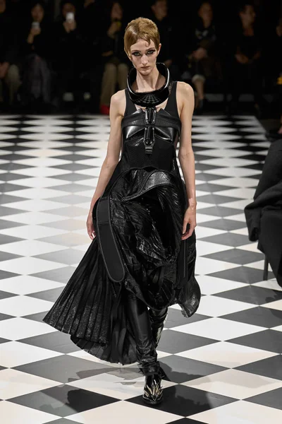 Look 3